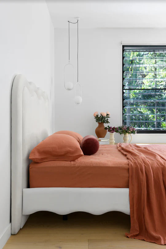 Cataline Floating Bed