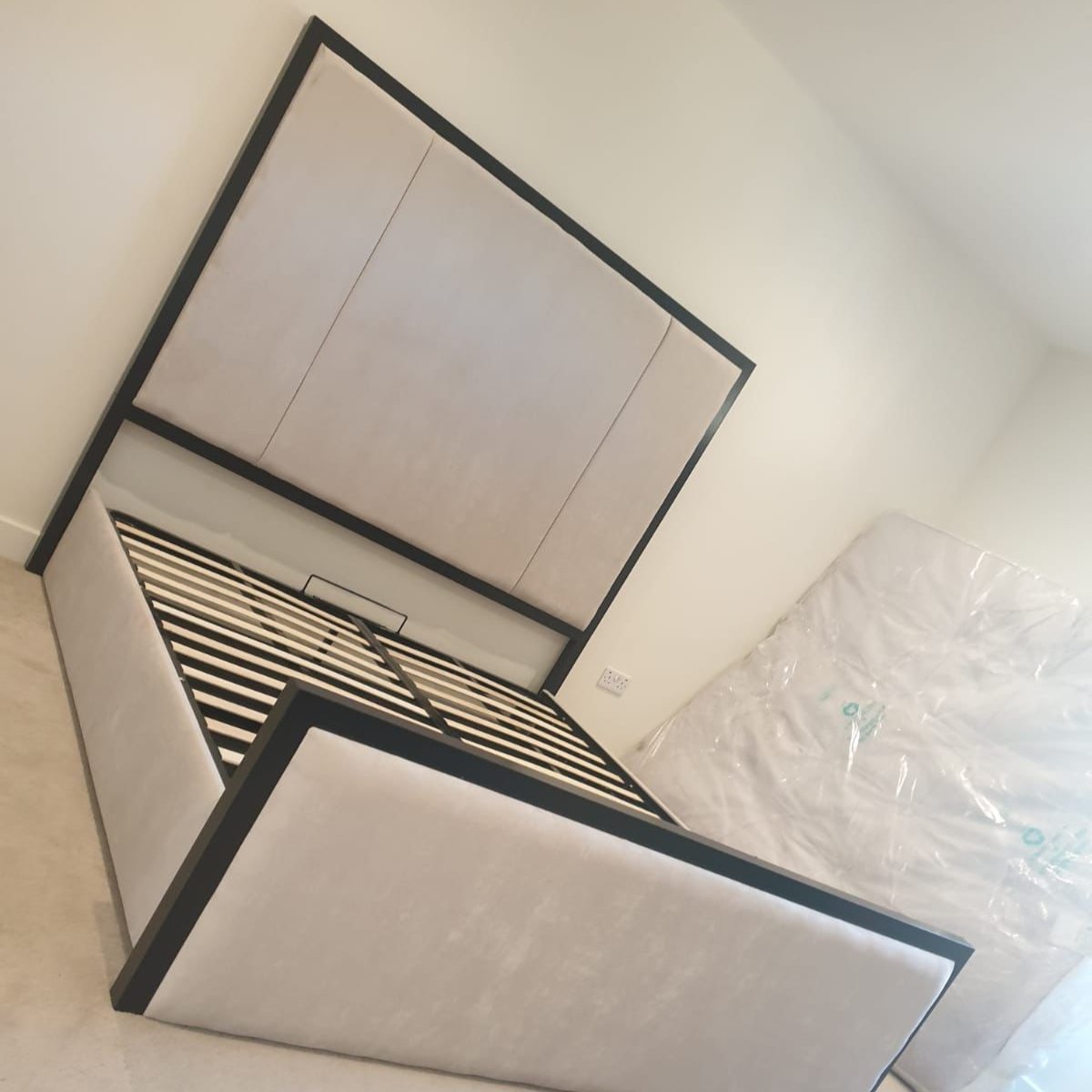 Riva Metal Bed I